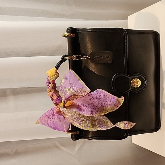 Coach Willis Purse In Black Leather/Brass Hardwear - Picture 3 of 16